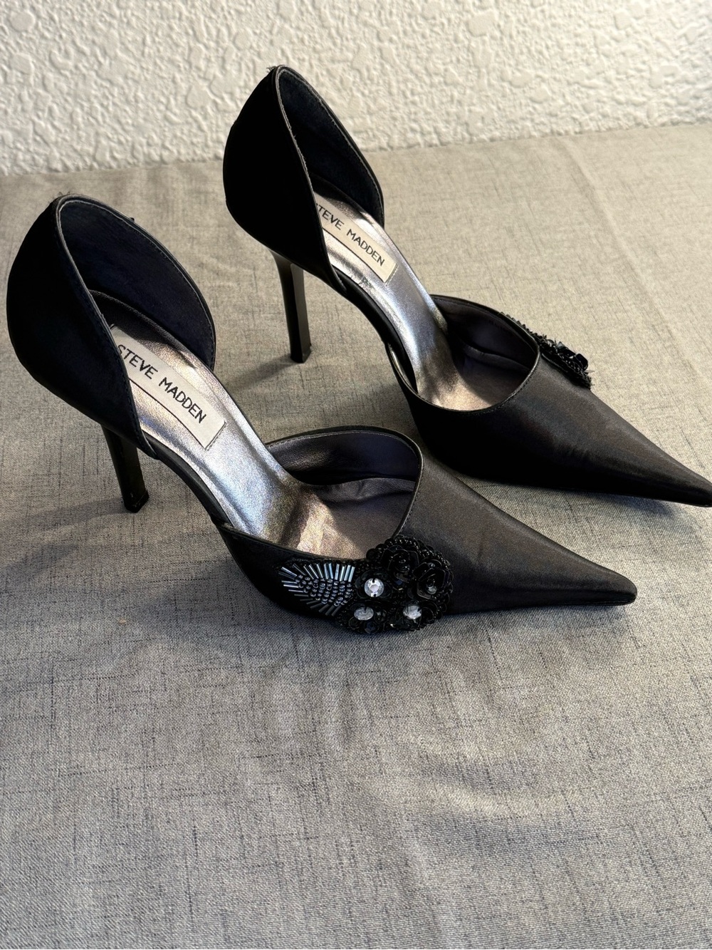 Steve Madden Bling Black Fabric Pointed‎ Toe Floral Beaded Stiletto Pumps Size 7